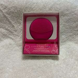 FOREO Luna 4 Play Smart Facial Cleansing  Device Cherry Up !  NWT Unisex
